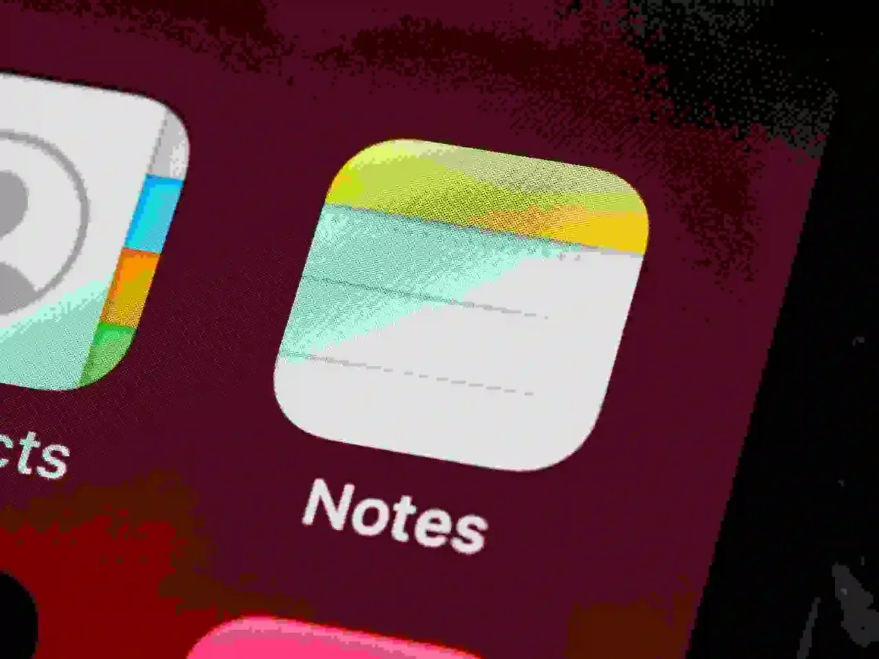 Close-up of the Notes app icon on a smartphone screen
